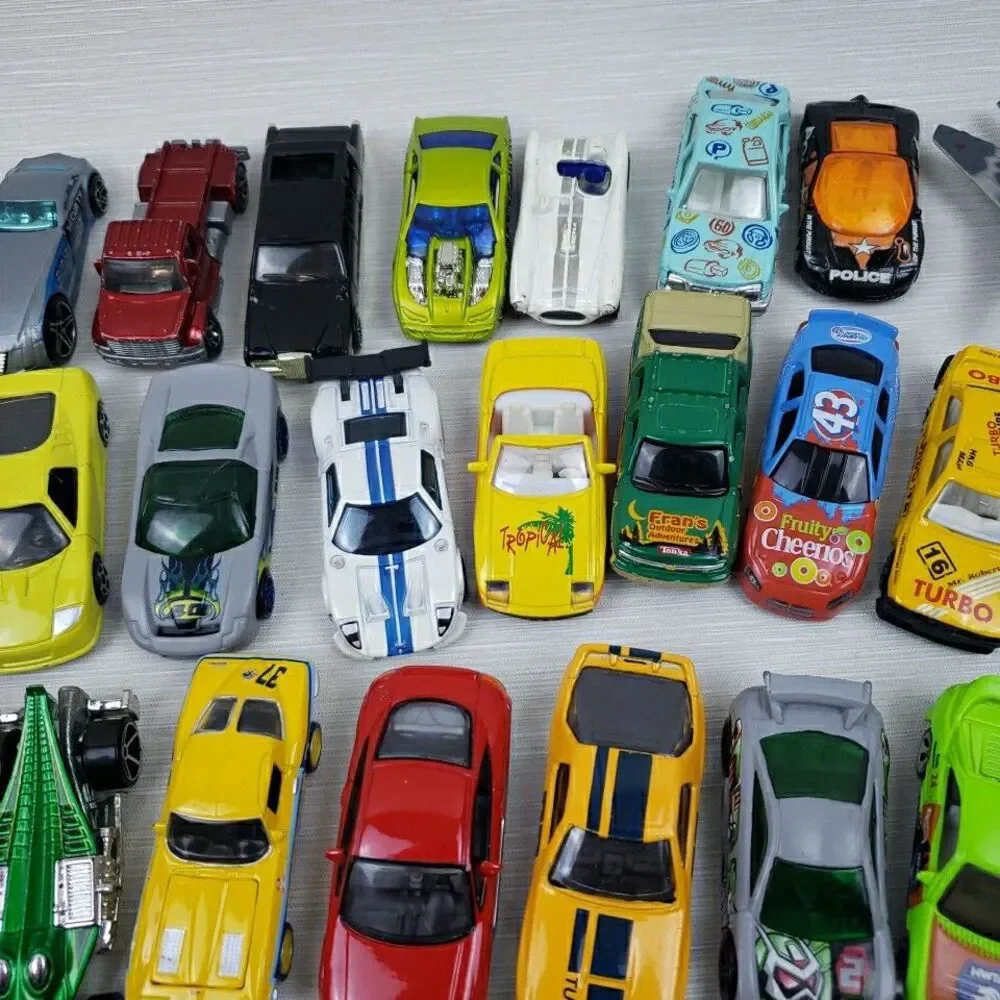 Mix Lot 44 Die Cast Cars Trucks Hot Wheels Maisto Vintage-Present Flaws Toy